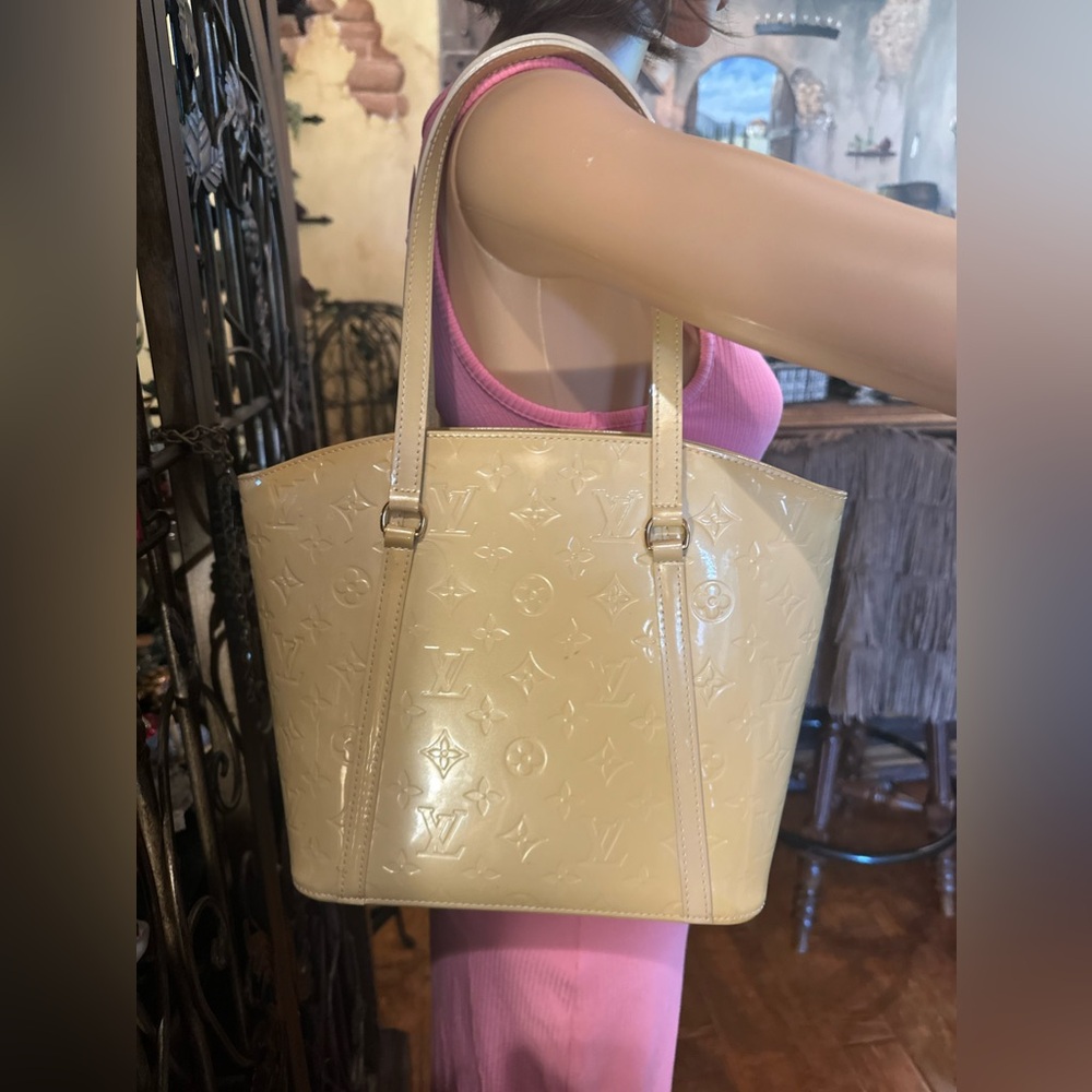 Louis Vuitton Monogram Vernis Avalon Tote